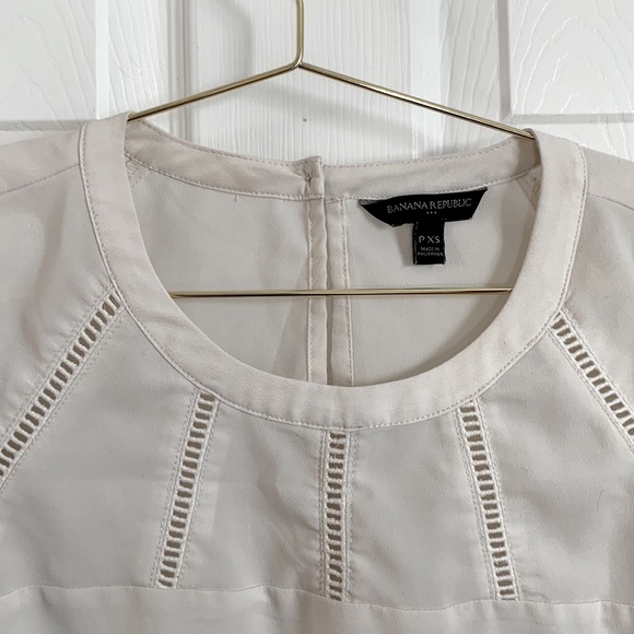 Banana Republic short sleeve off white blouse, with detailed neckline, size P/XS - Picture 2 of 3